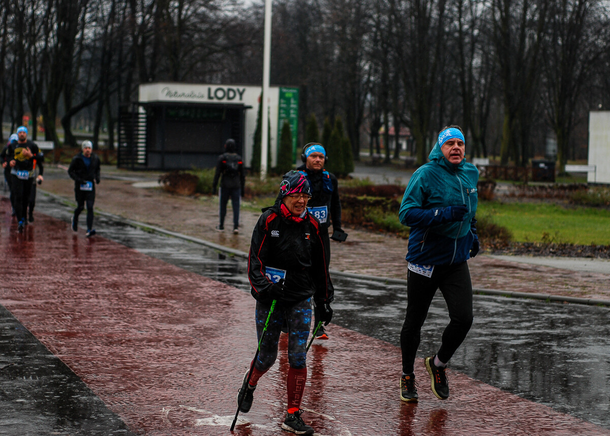 Kilkaset osób wzięło udział w XVIII edycji noworocznego maratonu Cyborg. Chłód i deszcz nie zniechęciły ogromu zawodników, jak co roku Park Śląski odwiedził tłum biegaczy.