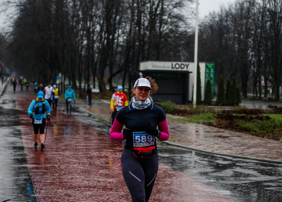 Kilkaset osób wzięło udział w XVIII edycji noworocznego maratonu Cyborg. Chłód i deszcz nie zniechęciły ogromu zawodników, jak co roku Park Śląski odwiedził tłum biegaczy.