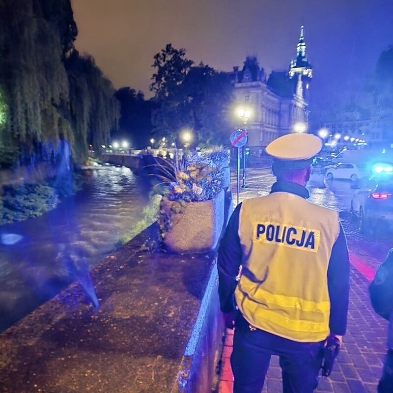 Działania prewencyjne śląskich policjantów w związku z alertami pogodowymi