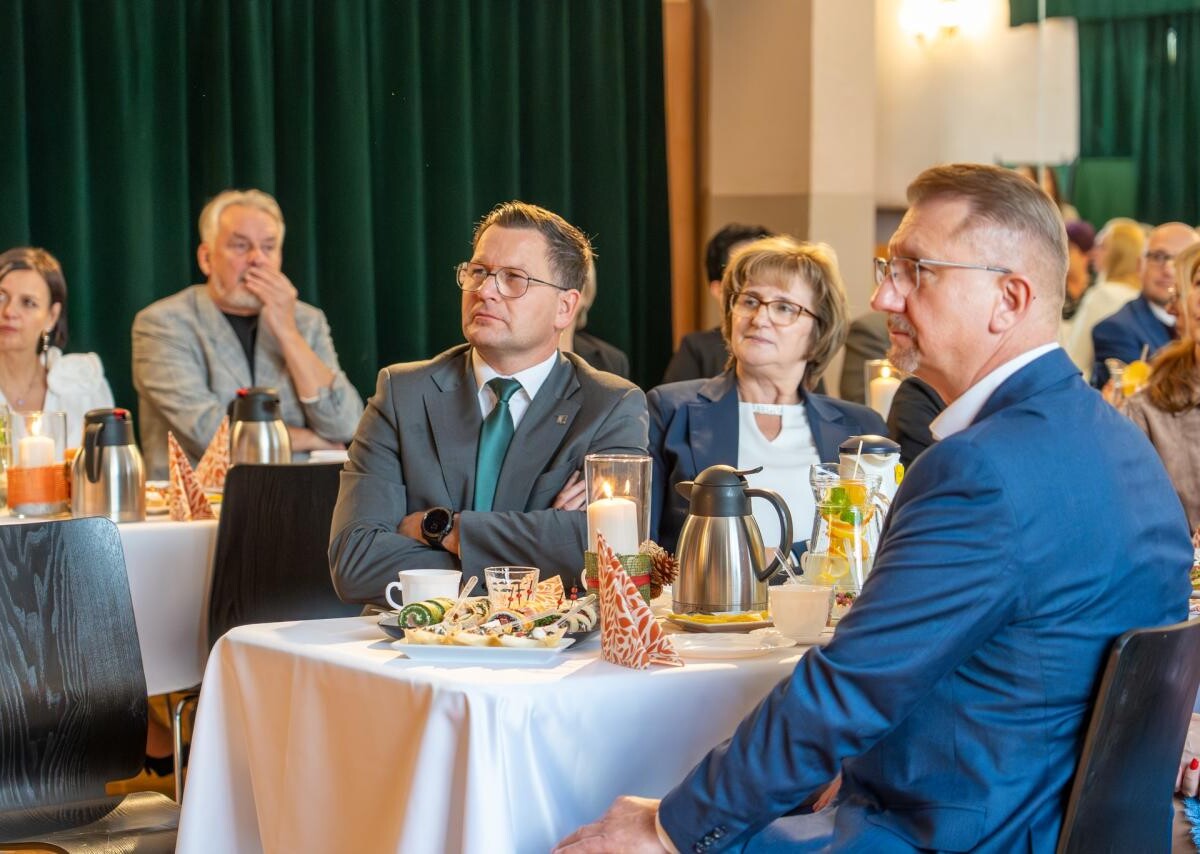 Dzień Edukacji Narodowej w Chorzowie – wręczono nagrody nauczycielom i dyrektorom / fot. UM Chorzów FB