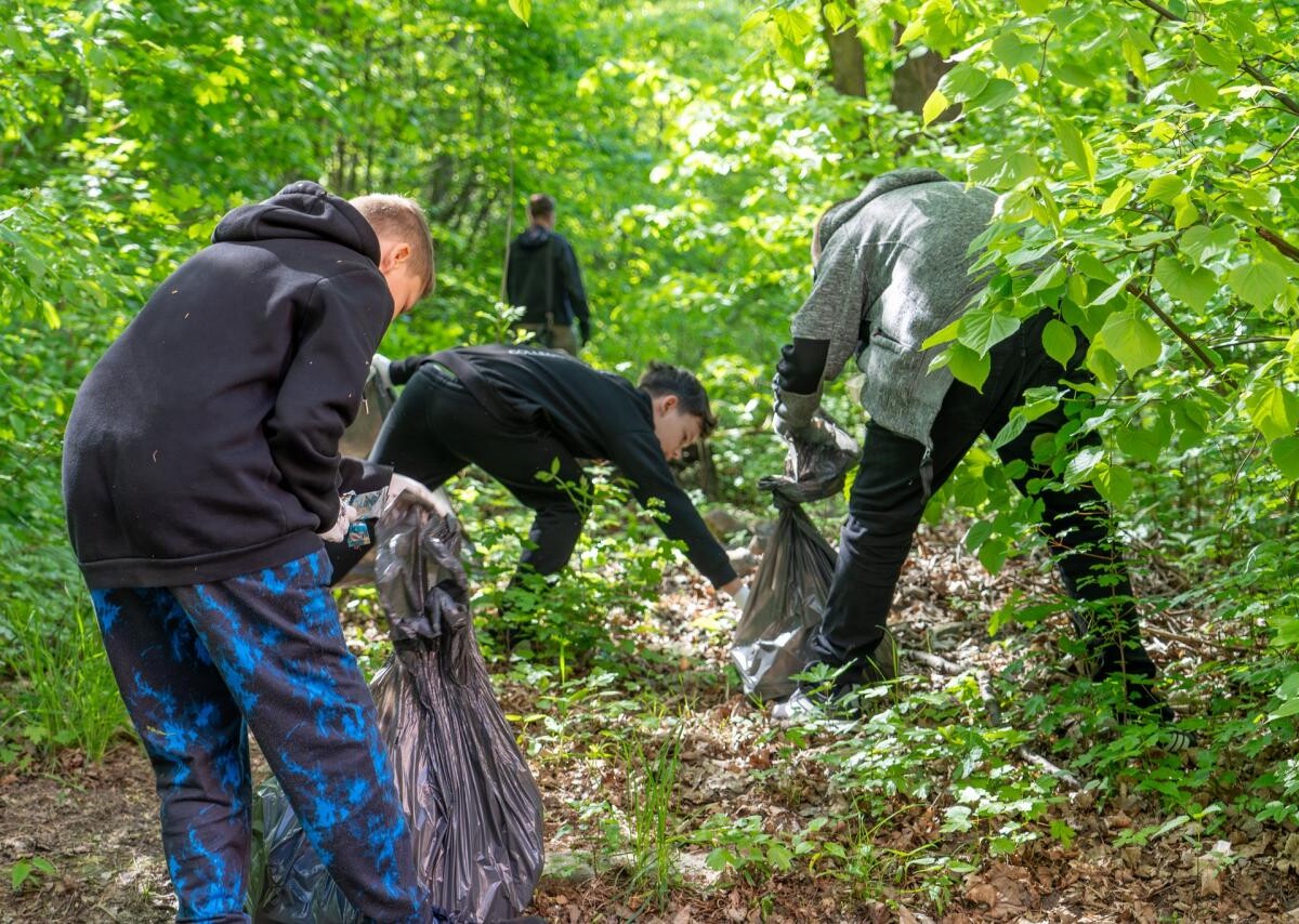 Chorzów świętował Dzień Ziemi – wspólna akcja sprzątania i edukacji ekologicznej [FOTO] / fot. UM Chorzów FB
