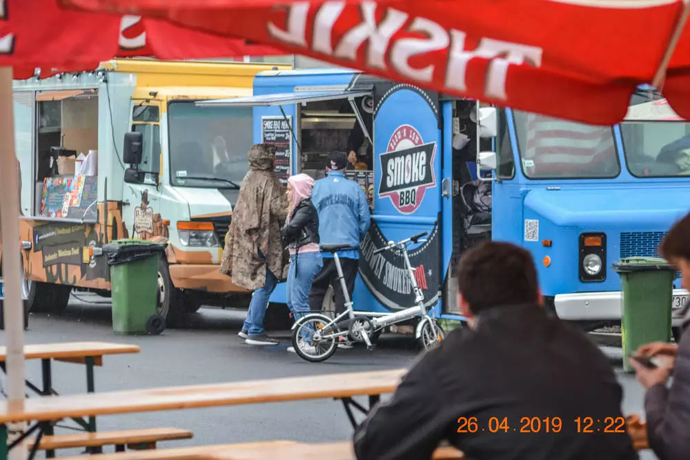 Około 50 food trucków pojawiło się przed Stadionem Śląskim.