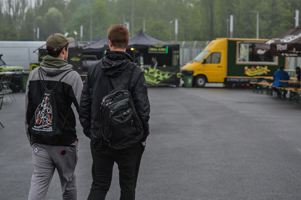 Około 50 food trucków pojawiło się przed Stadionem Śląskim – jest muzyka na żywo, mnóstwo pysznego jedzenie, ale pogoda nas nie rozpieszcza. Mimo to, warto się wybrać, bo impreza zapowiada się ciekawie. Gotowi na gastrowozy?