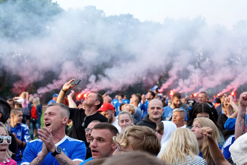 [FOTO] Drużyna Ruchu Chorzów zawitała do Mikołowa. Piłkarze przywitani wyjątkowo gorąco!