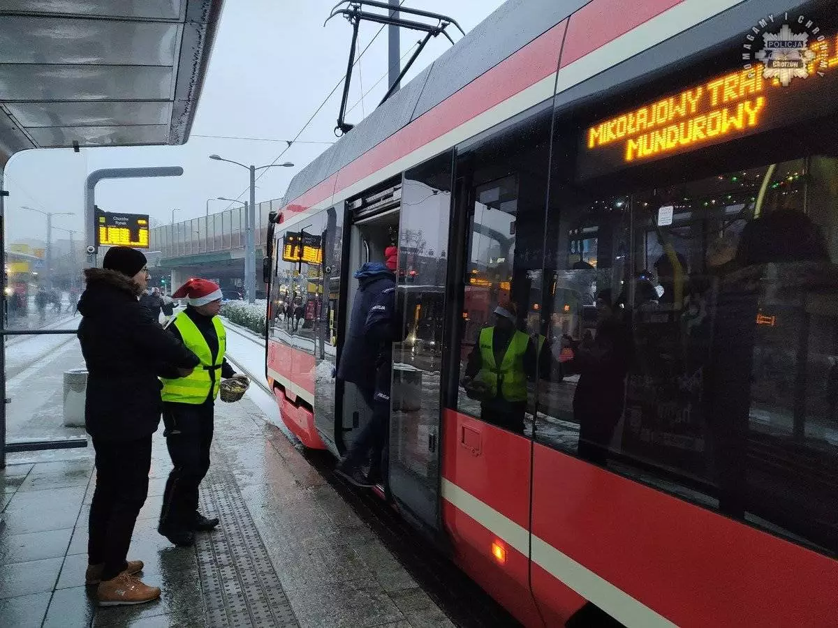 Mikołajkowy Tramwaj Mundurowy / fot. KMP Chorzów