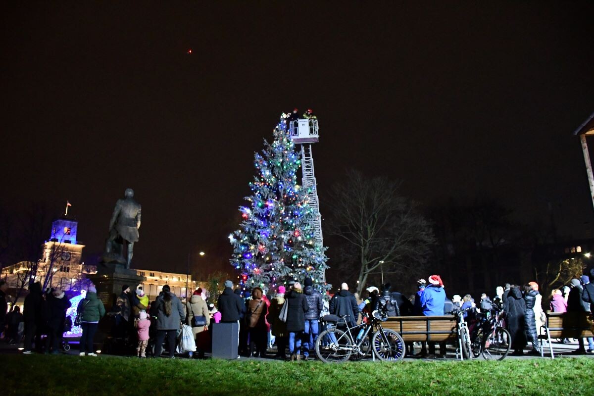 Przy chorzowskiej tężni solankowej odbyło się strojenie miejskiej choinki!
