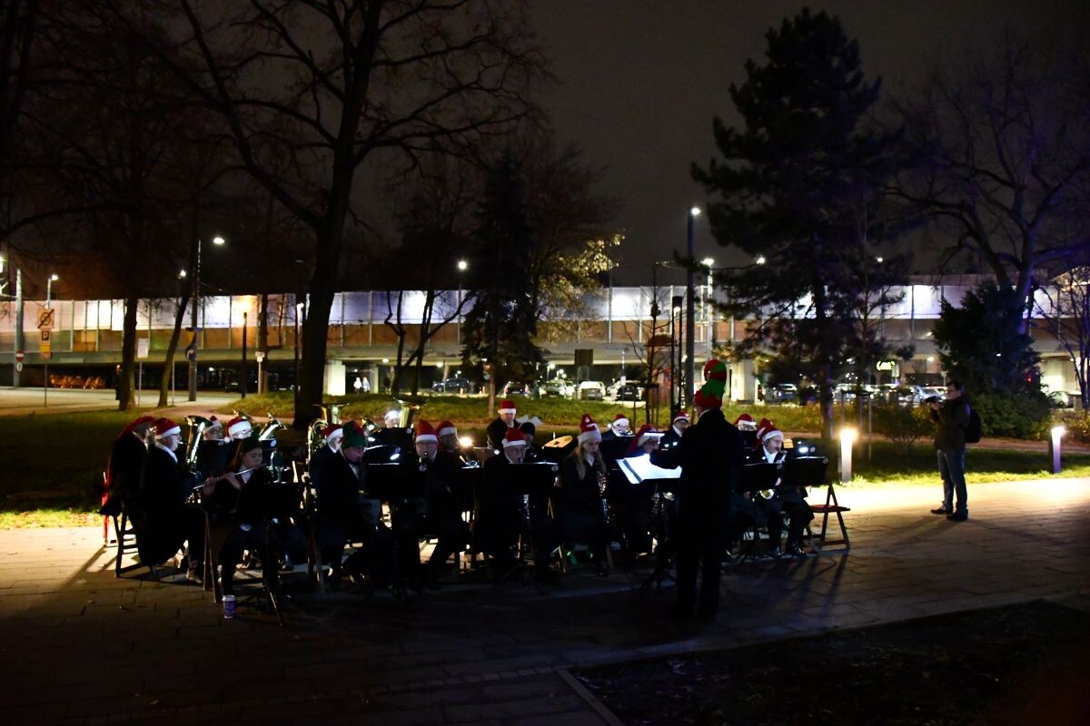 Przy chorzowskiej tężni solankowej odbyło się strojenie miejskiej choinki!
