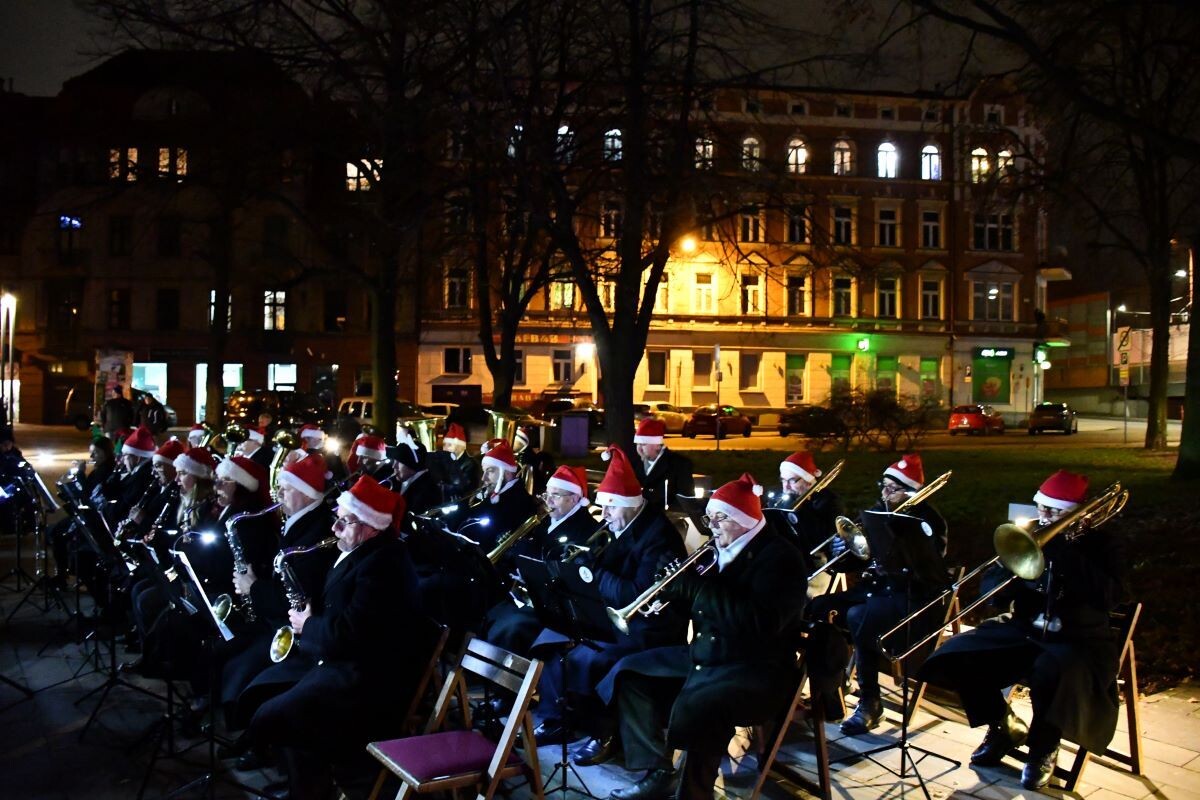 Przy chorzowskiej tężni solankowej odbyło się strojenie miejskiej choinki!