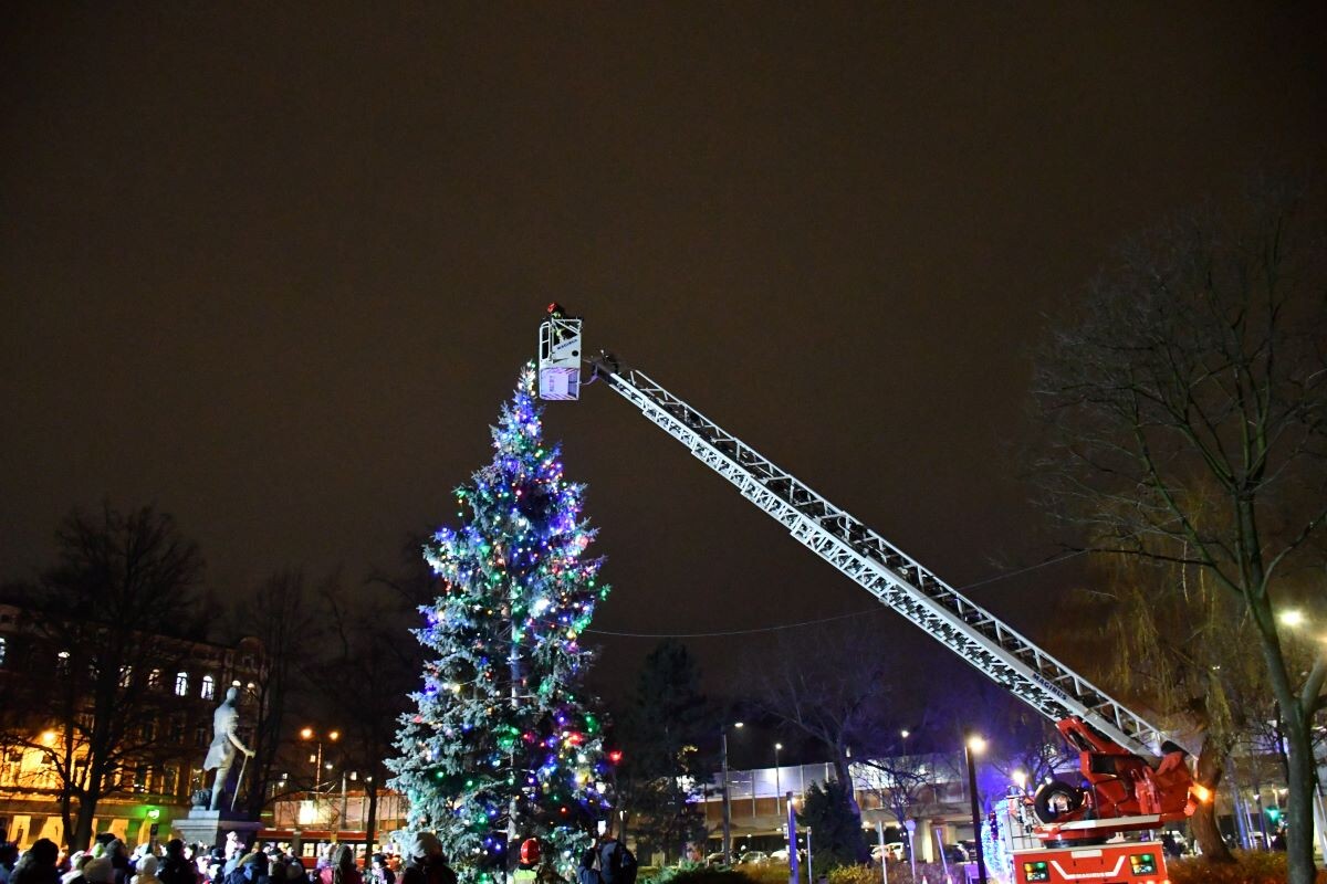 Przy chorzowskiej tężni solankowej odbyło się strojenie miejskiej choinki!