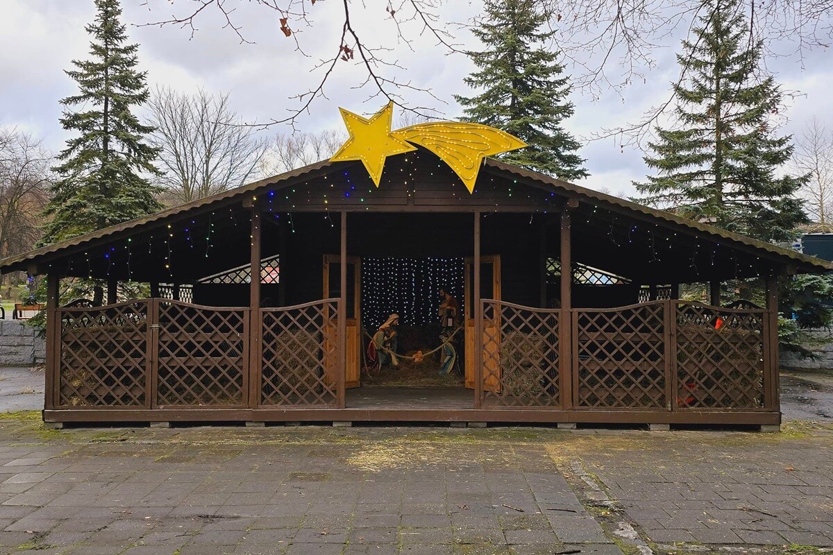 Bożonarodzeniowa szopka w Śląskim ZOO / fot. D. Błażejowski