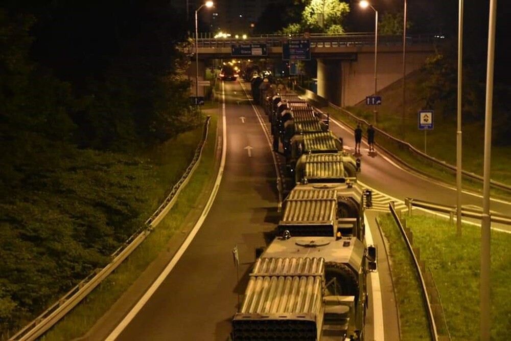 Wśród mieszkańców wiele emocji wzbudził wczoraj widok  helikopterów wojskowych i samolotów, które pojawiły się nad Chorzowem i pobliskimi miastami.