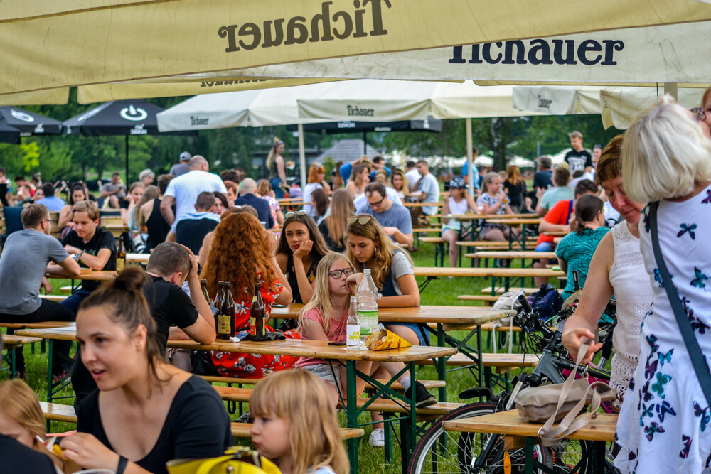 Po raz kolejny gościmy Foodtrucki w Parku Śląskim. Miasteczko gastrowozów pojawiło się przy kanale regatowym i...przyciąga sporo ludzi.