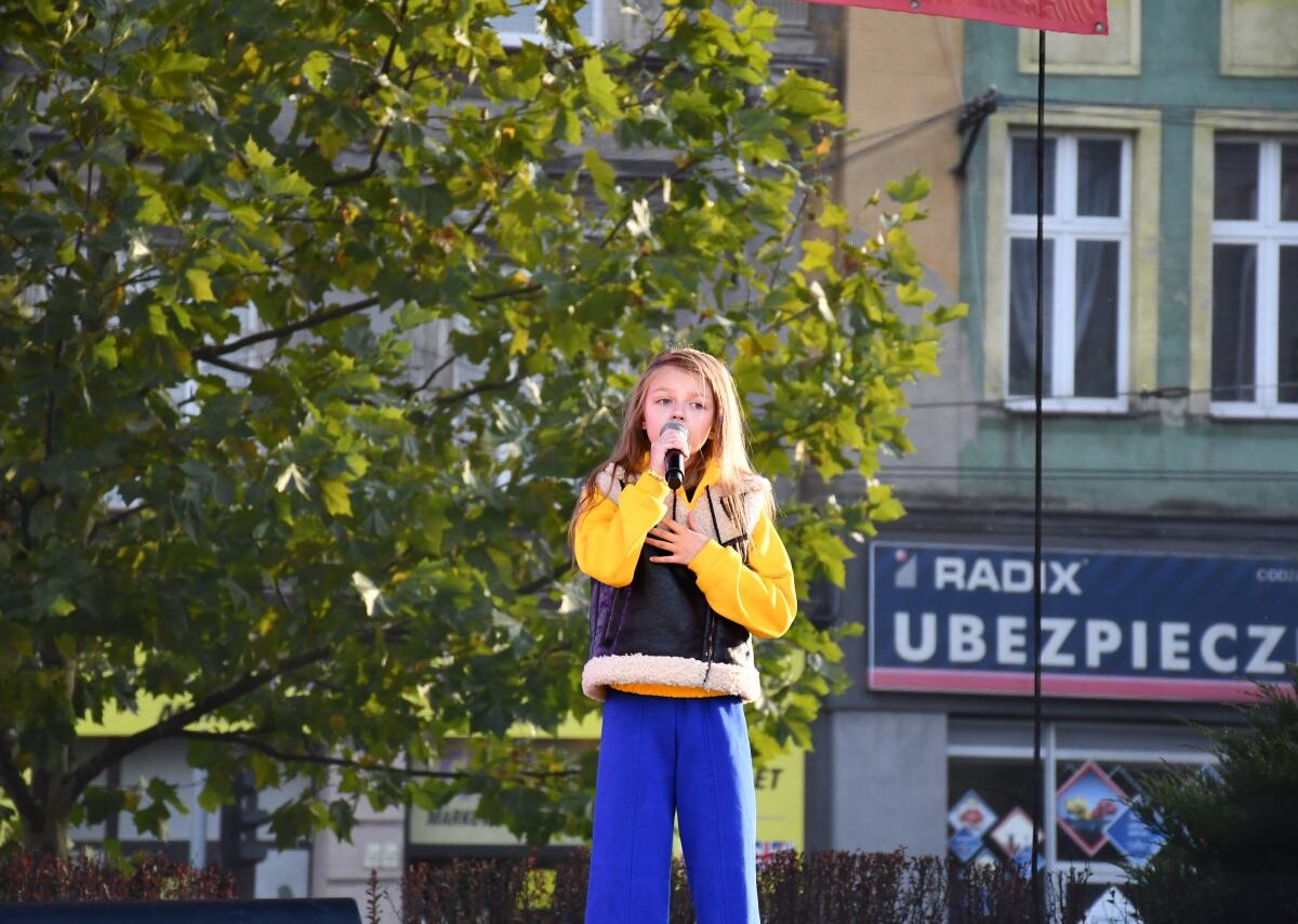 Na chorzowskim rynku odbyło się charytatywne wydarzenie — Kulinarny Ogień! / fot. Dominik Chrobaczek