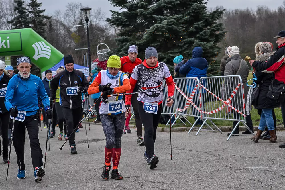 Po raz kolejny kilkaset osób witało Nowy Rok na sportowo, startując w Maratonie Cyborg w Parku Śląskim. Tradycyjnie my także byliśmy na starcie biegu i mamy dla Was zdjęcia!