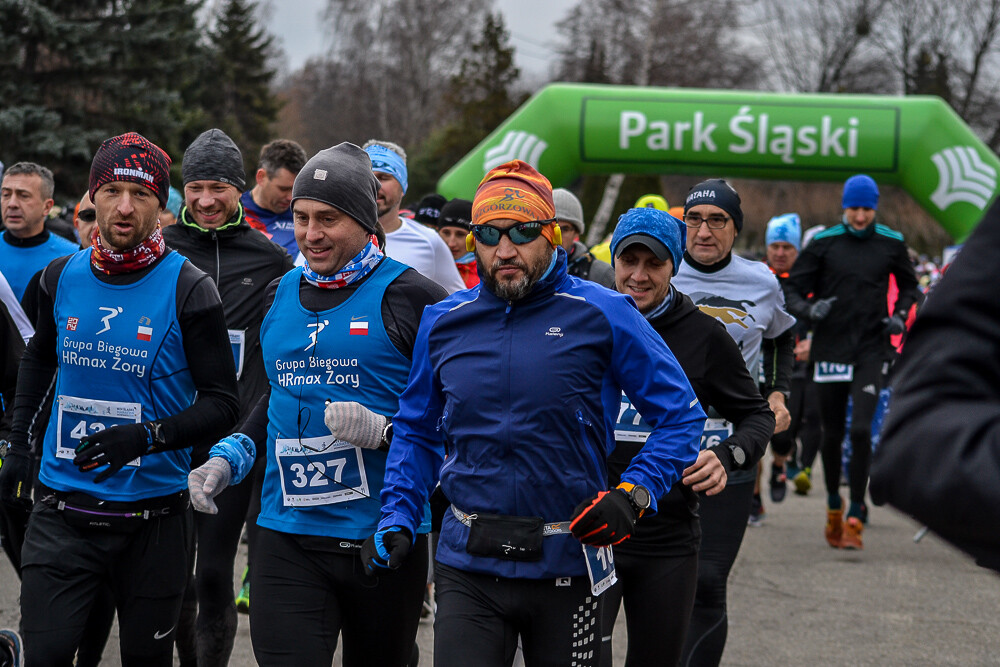 Po raz kolejny kilkaset osób witało Nowy Rok na sportowo, startując w Maratonie Cyborg w Parku Śląskim. Tradycyjnie my także byliśmy na starcie biegu i mamy dla Was zdjęcia!