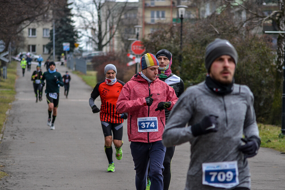 Po raz kolejny kilkaset osób witało Nowy Rok na sportowo, startując w Maratonie Cyborg w Parku Śląskim. Tradycyjnie my także byliśmy na starcie biegu i mamy dla Was zdjęcia!