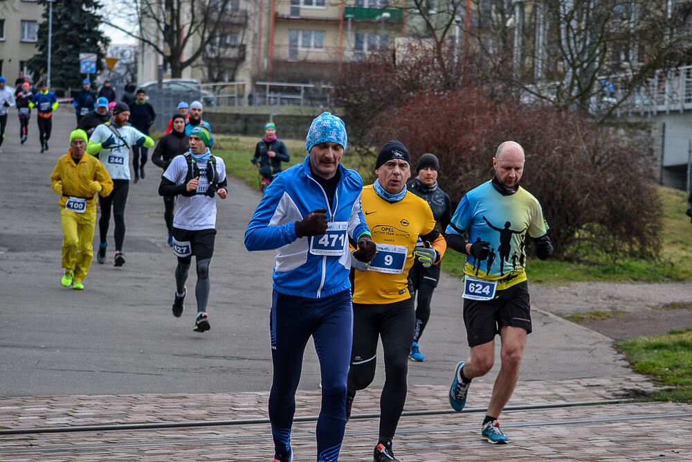 Po raz kolejny kilkaset osób witało Nowy Rok na sportowo, startując w Maratonie Cyborg w Parku Śląskim. Tradycyjnie my także byliśmy na starcie biegu i mamy dla Was zdjęcia!