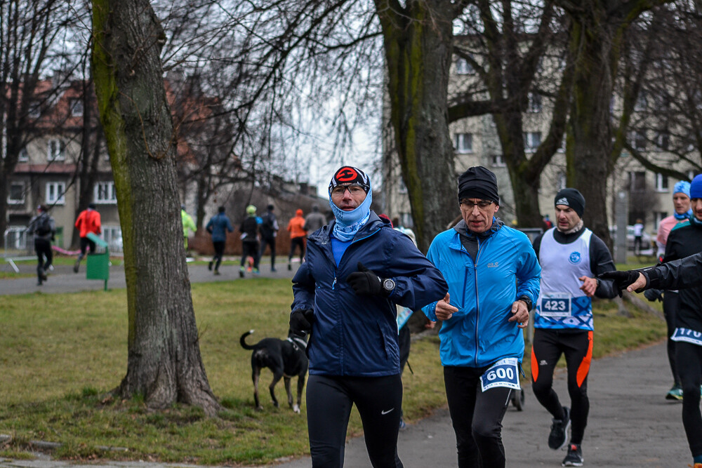 Po raz kolejny kilkaset osób witało Nowy Rok na sportowo, startując w Maratonie Cyborg w Parku Śląskim. Tradycyjnie my także byliśmy na starcie biegu i mamy dla Was zdjęcia!