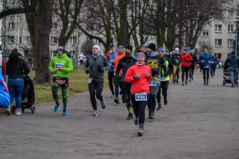 Po raz kolejny kilkaset osób witało Nowy Rok na sportowo, startując w Maratonie Cyborg w Parku Śląskim. Tradycyjnie my także byliśmy na starcie biegu i mamy dla Was zdjęcia!