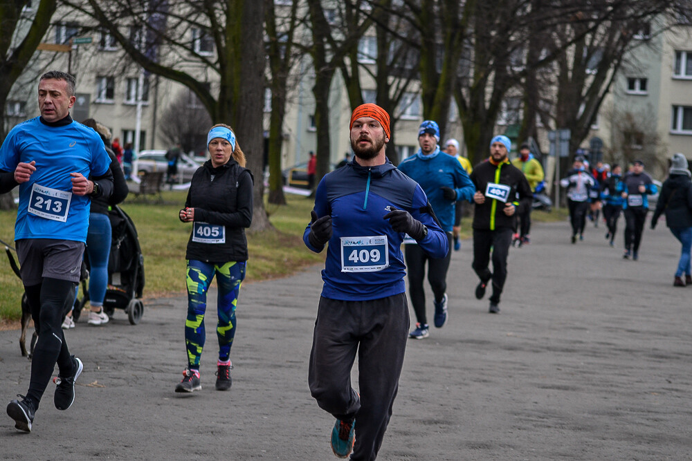 Po raz kolejny kilkaset osób witało Nowy Rok na sportowo, startując w Maratonie Cyborg w Parku Śląskim. Tradycyjnie my także byliśmy na starcie biegu i mamy dla Was zdjęcia!