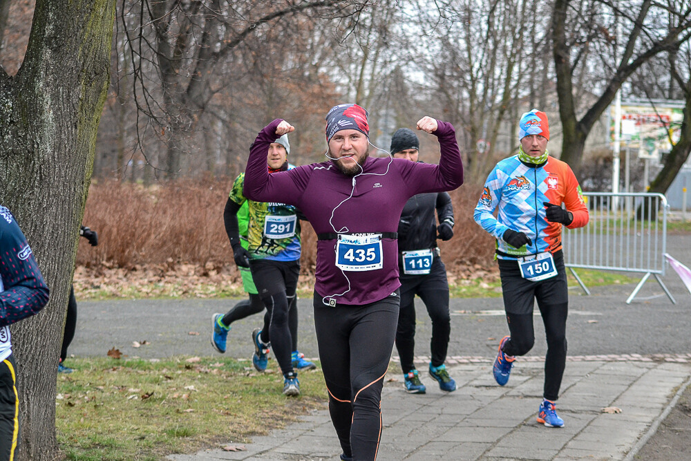 Po raz kolejny kilkaset osób witało Nowy Rok na sportowo, startując w Maratonie Cyborg w Parku Śląskim. Tradycyjnie my także byliśmy na starcie biegu i mamy dla Was zdjęcia!