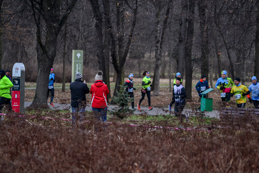 Po raz kolejny kilkaset osób witało Nowy Rok na sportowo, startując w Maratonie Cyborg w Parku Śląskim. Tradycyjnie my także byliśmy na starcie biegu i mamy dla Was zdjęcia!