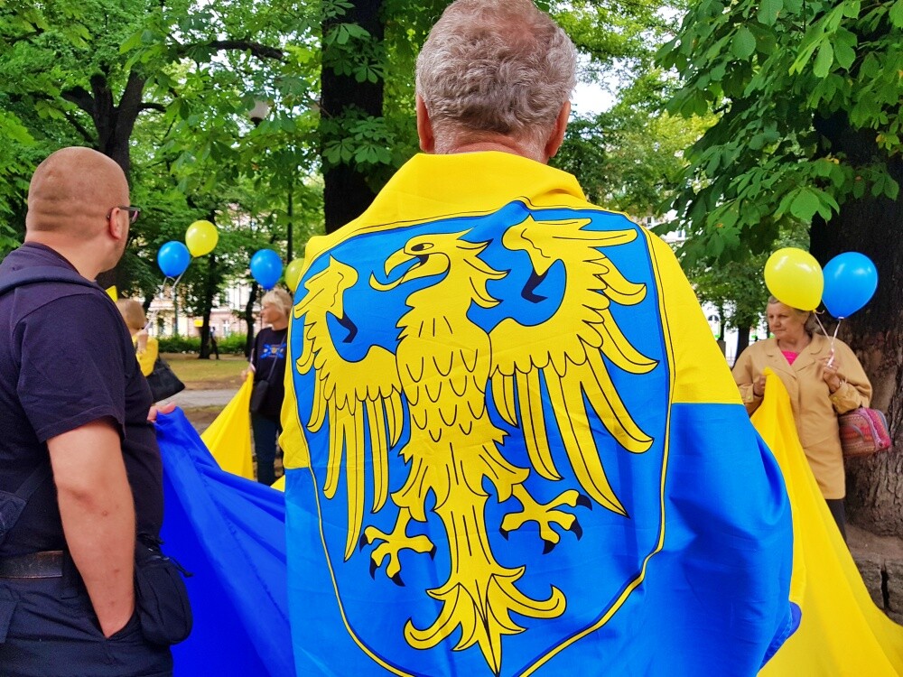 Morze żółto-niebieskich flag i hasła o  Górnym Śląsku, autonomii i samorządności - ulicami Katowic przeszedł 13. Marsz Autonomii. Wydarzenie organizowane jest przez Ruch Autonomii Śląska na pamiątkę przyznania autonomii przedwojennemu województwu śląskiemu.