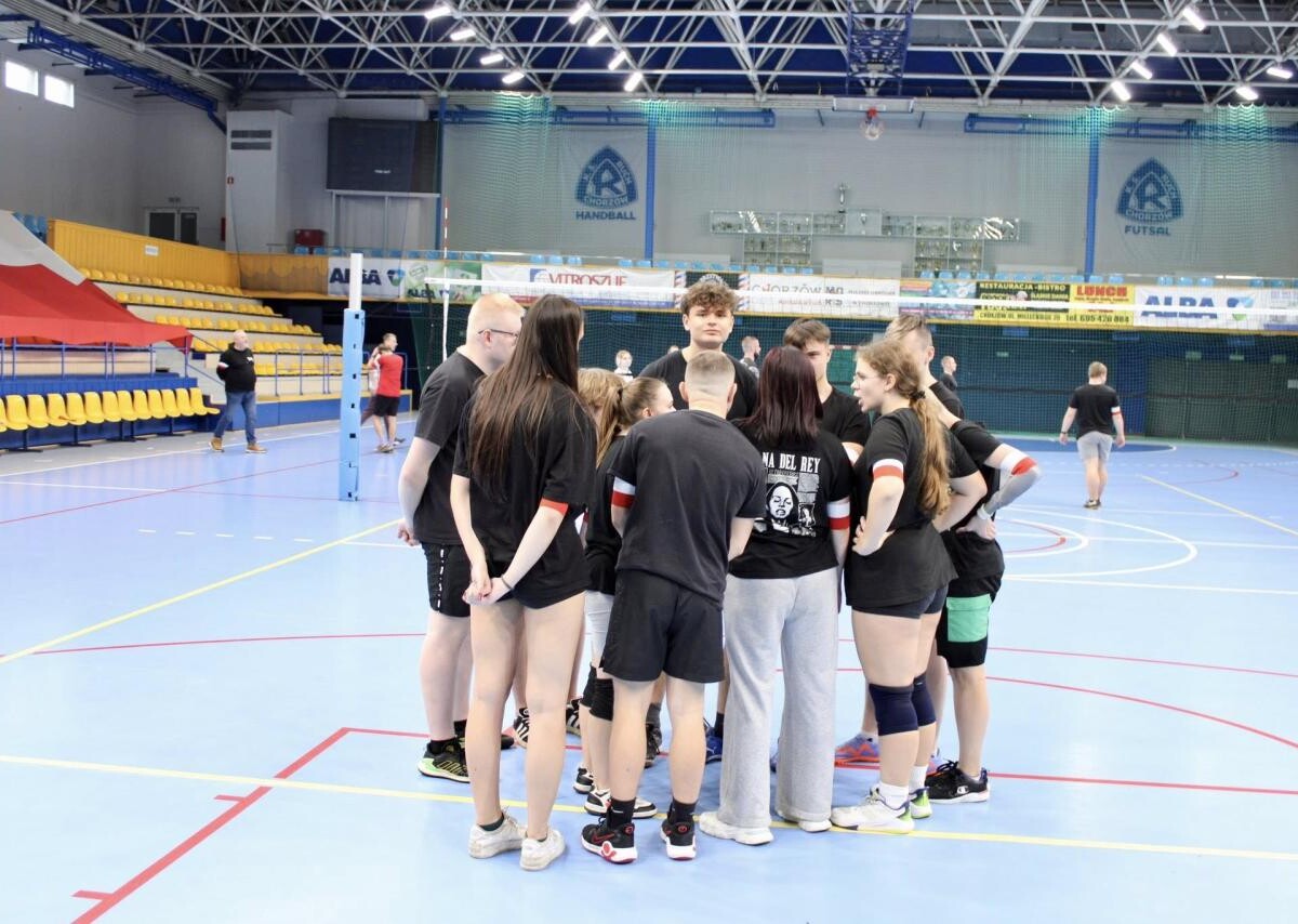 W Chorzowie odbył się Miejski Turniej Siatkówki „Chorzów dla Niepodległej”! [ZDJĘCIA] / fot. UM Chorzów FB