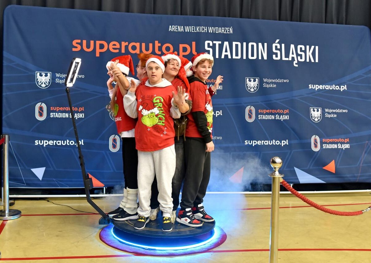 Mikołajki na Sportowo na Stadionie Śląskim – radość, ruch i świąteczna energia / fot. Superauto.pl Stadion Śląski