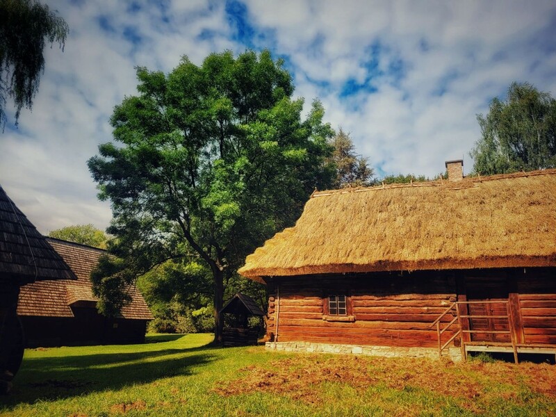 Młyn z Imielina z nową strzechą – trwa modernizacja w skansenie