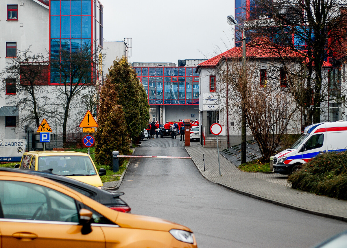 Kolejna akcja MotoMikołaje za nami, kilkudziesięciu motocyklistów i kierowców quadów, a także dwóch prezydentów śląskich miast rozdawało dziś prezenty.