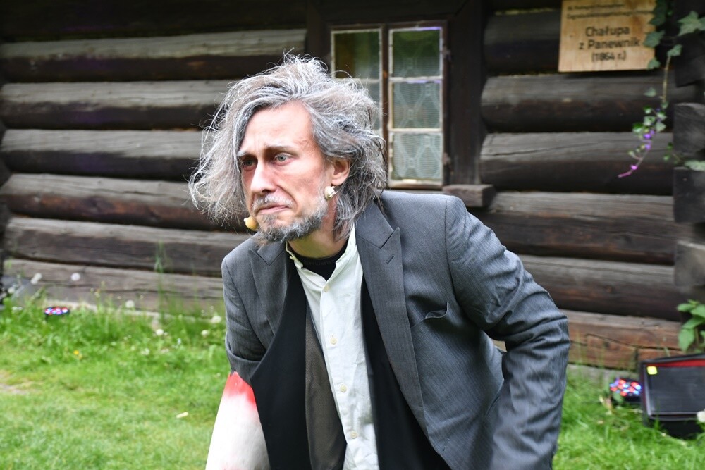 Muzea, galerie, teatry, instytucje publiczne, centra nauki, a także miejsca na co dzień niedostępne otworzyły się wczoraj dla zwiedzających w tegoroczną Noc Muzeów. Zobaczcie, jakie atrakcje czekały na osoby zwiedzające wczoraj Górnośląski Park Etnograficzny w Chorzowie.

fot. Jacek Knapik