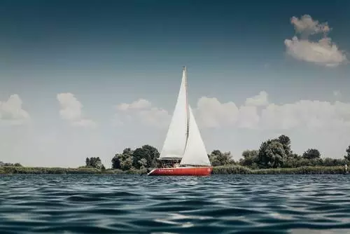 Odkryj wolność na wodzie. Jak zdobyć patent żeglarski?
