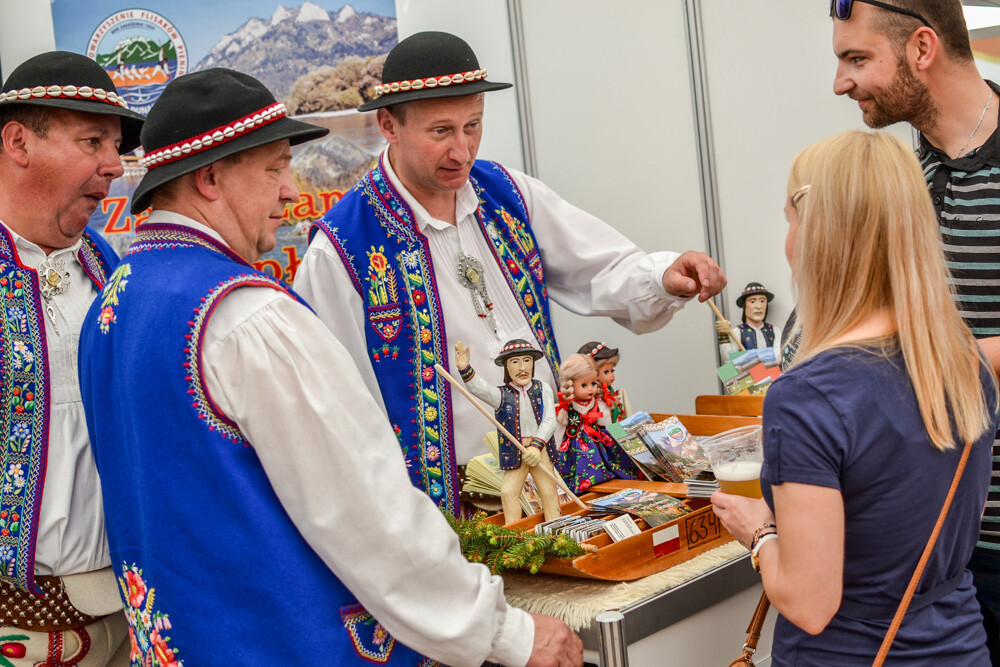 Kolejna odsłona Targów Turystyki Weekendowej "Atrakcje Regionów" trwa w najlepsza od piątku. Dziś ostatni, trzeci dzień, więc warto wybrać się w okolice Stadionu Śląskiego, aby zobaczyć, co ciekawego czeka na nas w tym roku.