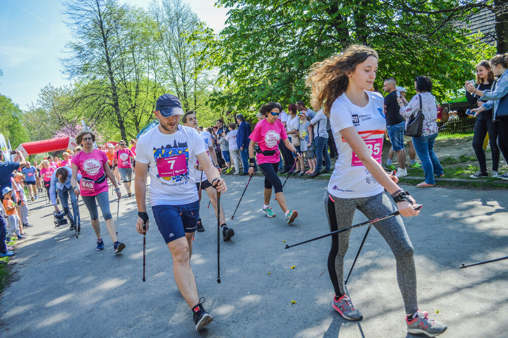 Chorzów gości wielu biegaczy i wiele inicjatyw, w tym także te charytatywne. Dziś prawie 500 osób pobiegło w szczytnym celu. Dla pacjentów z chorobą nowotworową.