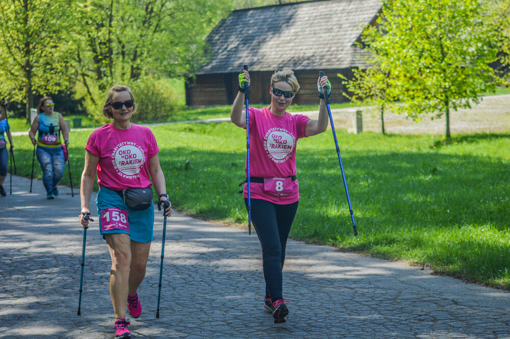 Oko w oko z rakiem, bieg charytatywny wspierający osoby zmagające się w z chorobą nowotworową, odbył się dziś w chorzowskim Skansenie. Na starcie pojawiło się kilkuset uczestników - dorosłych i dzieci, zdrowych i w trakcie leczenia. Wszystko po to, by okazać solidarność.
