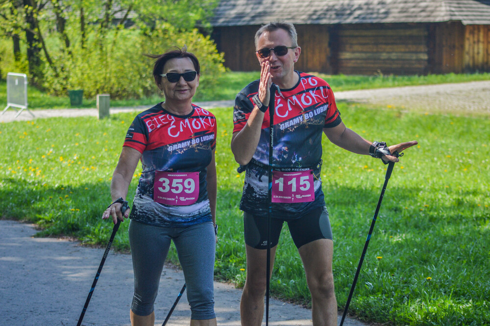 Oko w oko z rakiem, bieg charytatywny wspierający osoby zmagające się w z chorobą nowotworową, odbył się dziś w chorzowskim Skansenie. Na starcie pojawiło się kilkuset uczestników - dorosłych i dzieci, zdrowych i w trakcie leczenia. Wszystko po to, by okazać solidarność.