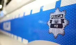 Policjanci egzekwuj&#261; przepisy zwi&#261;zane z bezpiecze&#324;stwem sanitarnym