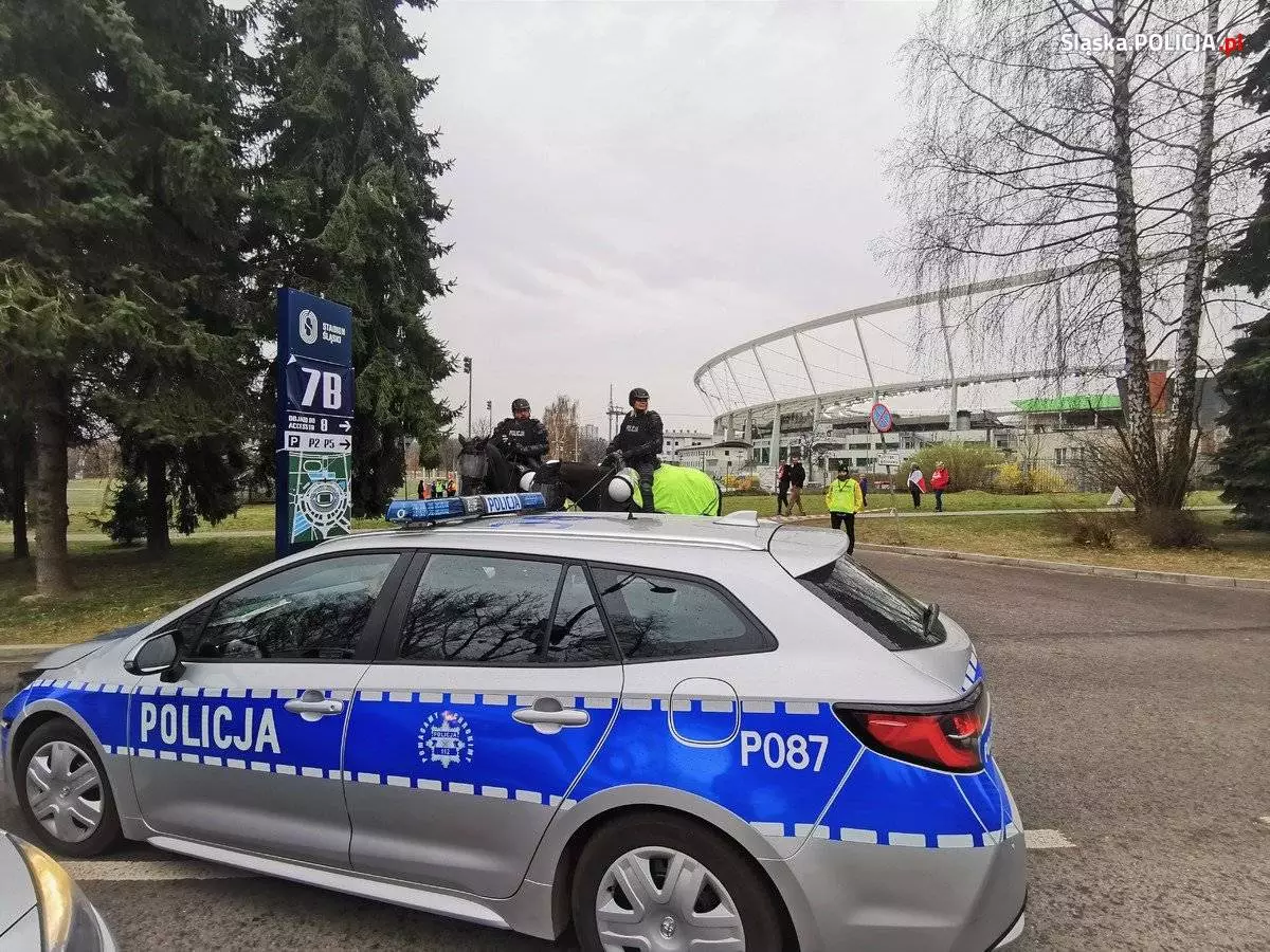 Policjanci podsumowali mecz Polska - Szwecja. Spotkanie przebieg&#322;o w sportowej atmosferze