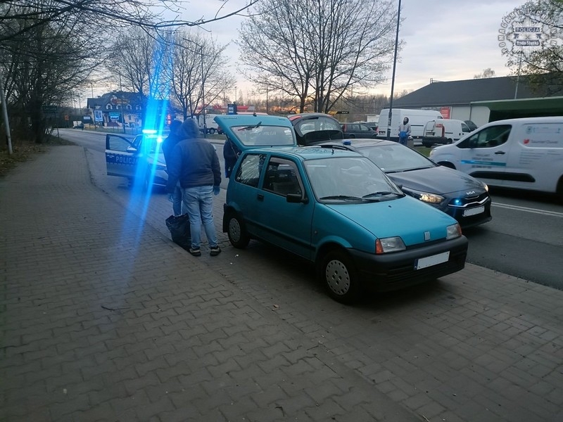 Pościg za złodziejem Cinquecento! Złodziej pod wpływem narkotyków