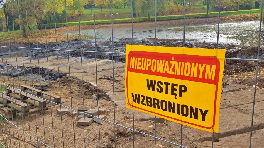 W chorzowskim Parku Róż rozpoczęła się modernizacja stawów. To początek prac, które obejmą w sumie trzy akweny w naszym mieście - dwa w Parku Róż i jeden w Parku Śląskim.