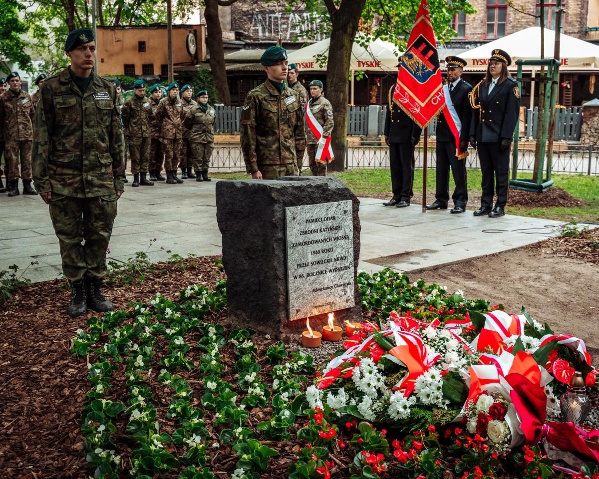 Chorzów uczcił 85. rocznicę Zbrodni Katyńskiej. Nowa tablica i sesja naukowa [ZDJĘCIA] / fot. UM Chorzów FB