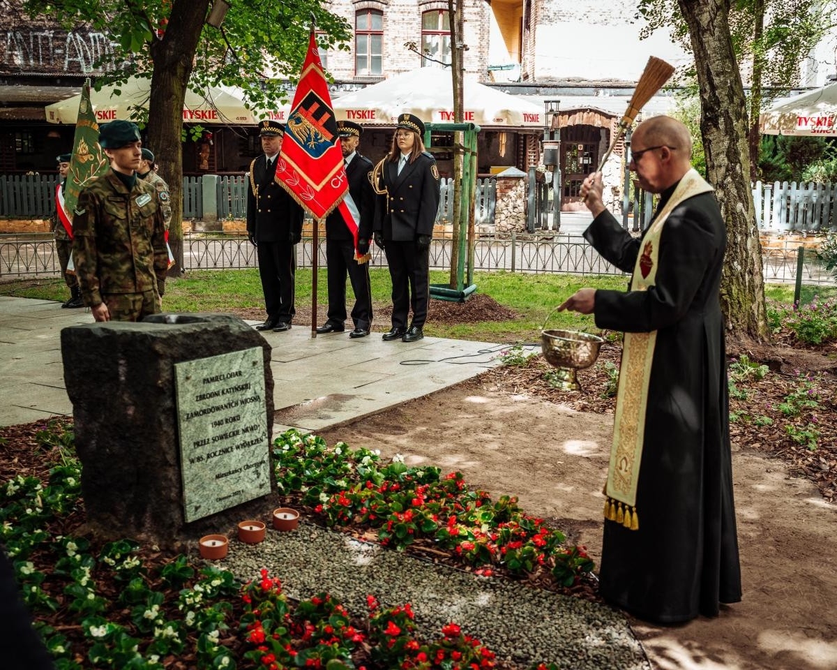 Chorzów uczcił 85. rocznicę Zbrodni Katyńskiej. Nowa tablica i sesja naukowa [ZDJĘCIA] / fot. UM Chorzów FB