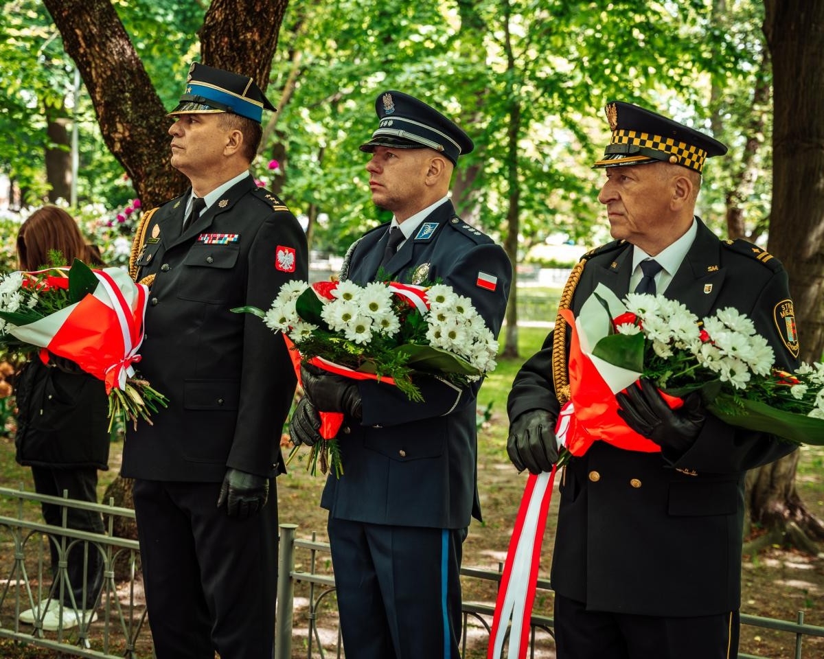 Chorzów uczcił 85. rocznicę Zbrodni Katyńskiej. Nowa tablica i sesja naukowa [ZDJĘCIA] / fot. UM Chorzów FB