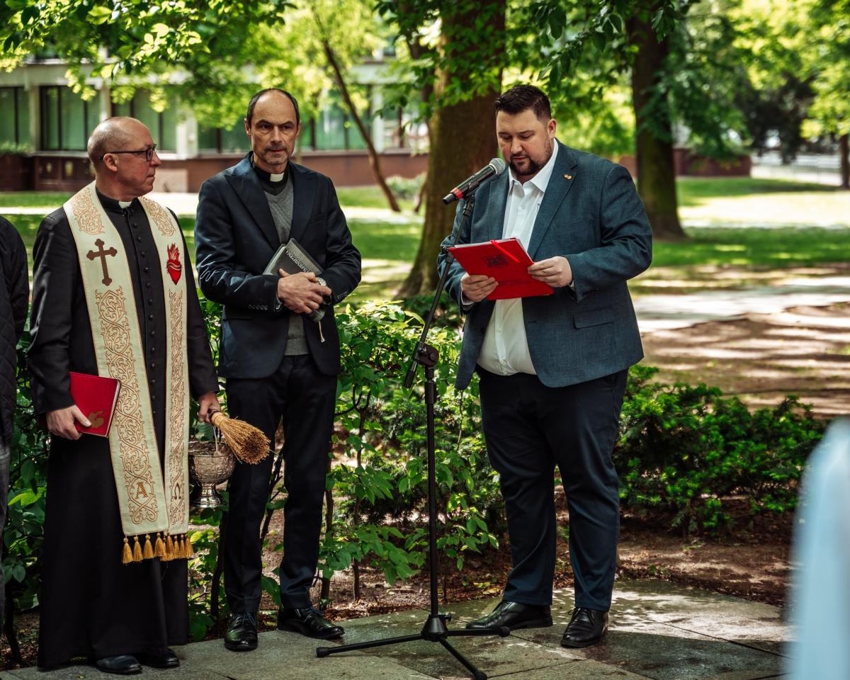 Chorzów uczcił 85. rocznicę Zbrodni Katyńskiej. Nowa tablica i sesja naukowa [ZDJĘCIA] / fot. UM Chorzów FB