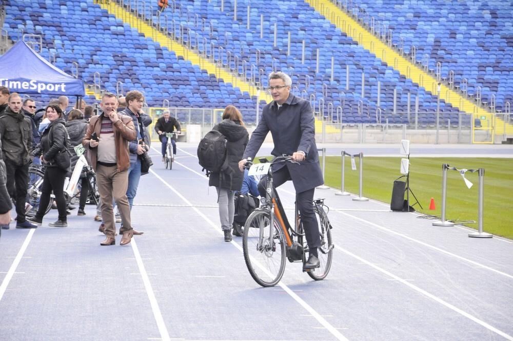 10 tysięcy rowerów trafi do mieszkańców Górnośląsko-Zagłębiowskiej Metropolii, a 230 elektrycznych jednośladów otrzymają urzędnicy oraz miejskie służby.