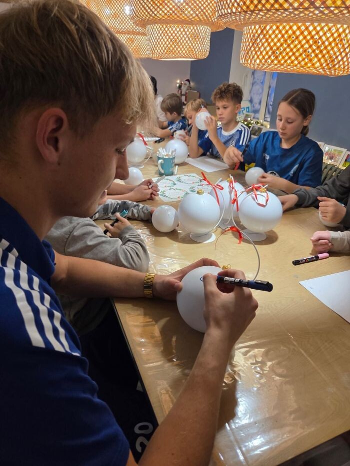 Piłkarze Ruchu Chorzów odwiedzili Dom Aniołów Stróżów/fot. Anioły Batory