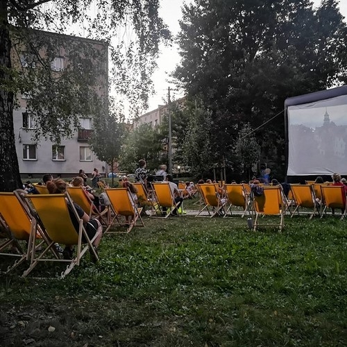 Ruszy&#322;o Kino letnie na Batorym! 