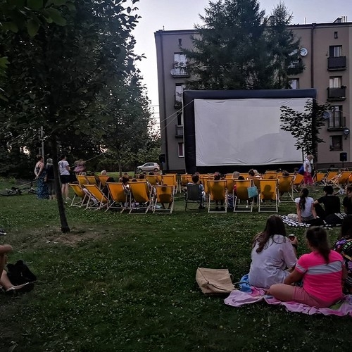 Ruszy&#322;o Kino letnie na Batorym! 
