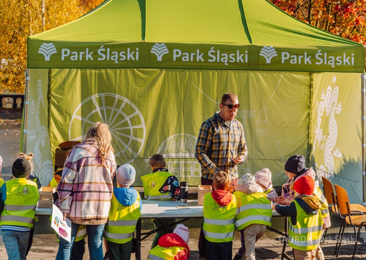 Chorzów rozkwitnie! Dzieci zasadziły żonkile i narcyzy w Parku Śląskim fot. Piotr Cyganik / TAURON Park Śląski